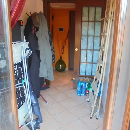 Sara House Pero