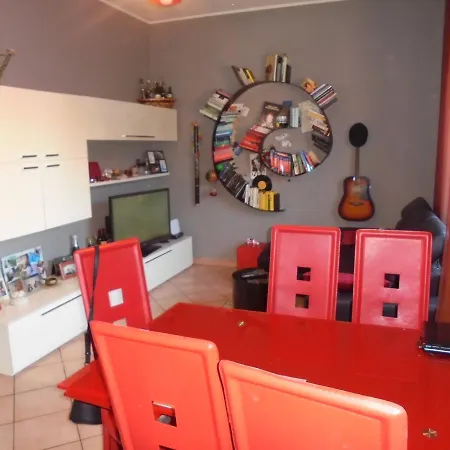 Sara House Pero