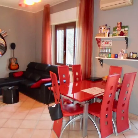 Sara House Pero